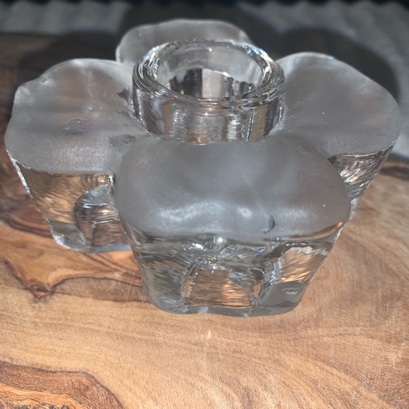 Colony Vintage Dogwood Flower pattern candle holder - Picture 5 of 5